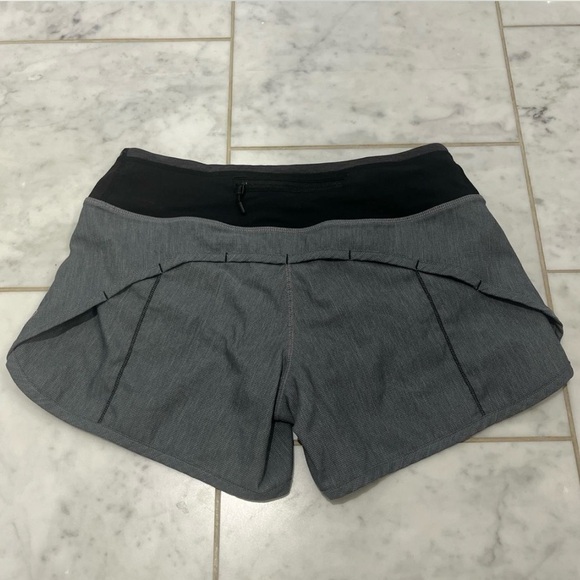 Lululemon Women's Gray Athletic Shorts. the print isn’t made anymore - Picture 4 of 4